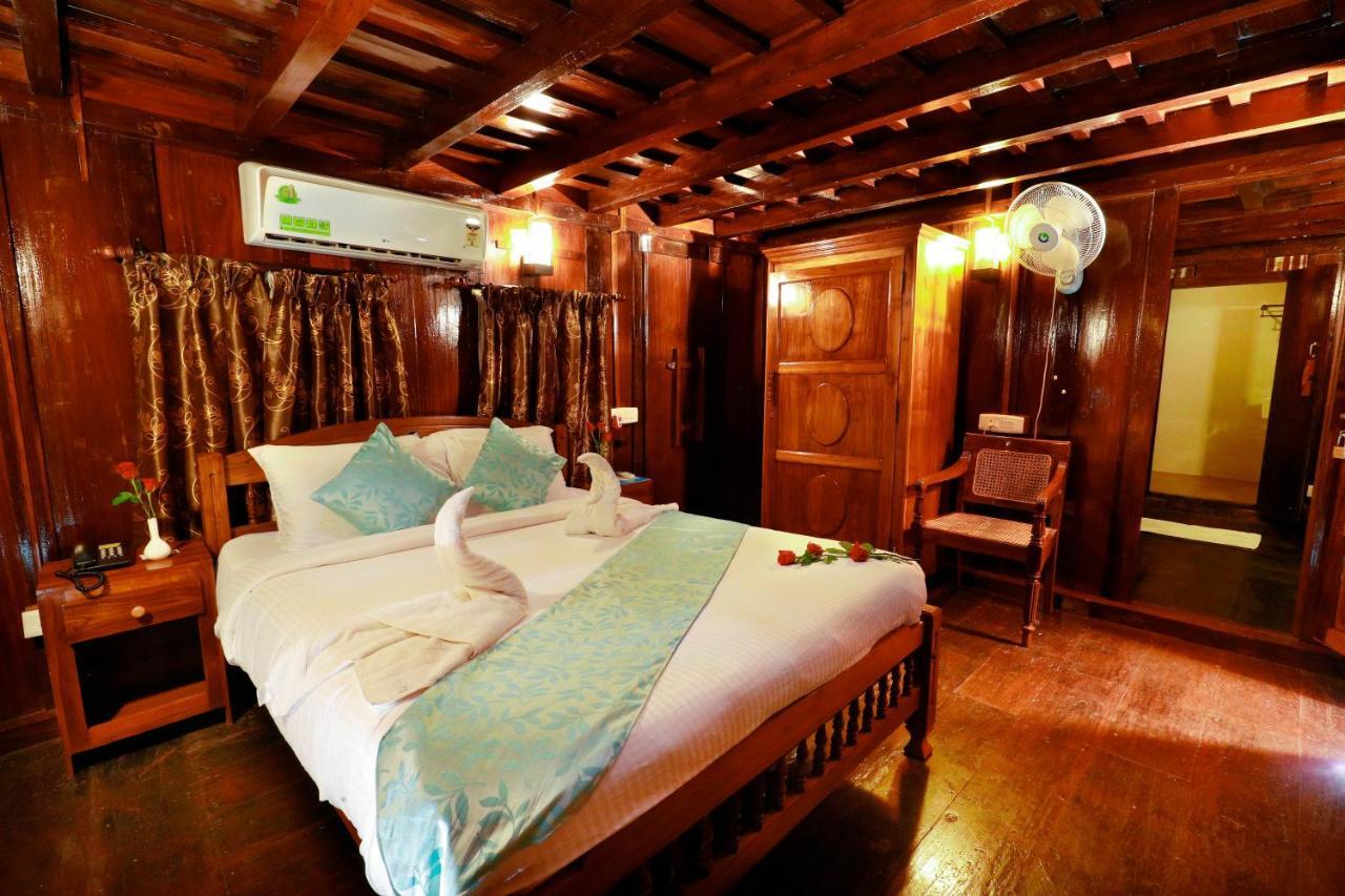 Triveny River Palace Hotel Alappuzha Exterior photo