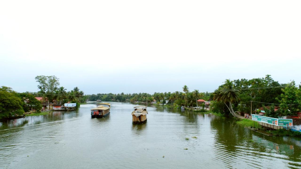 Triveny River Palace Hotel Alappuzha Exterior photo